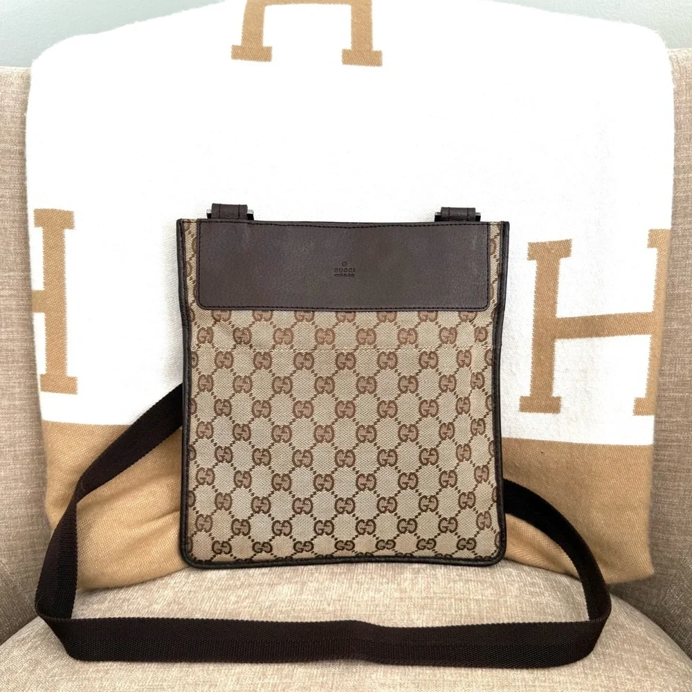 Authentic Gucci GG Canvas Flat Messenger Bag brown monogram canvas